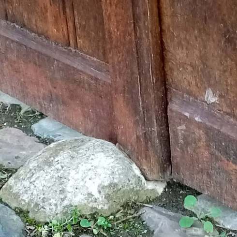 Arrêt de porte en pierre