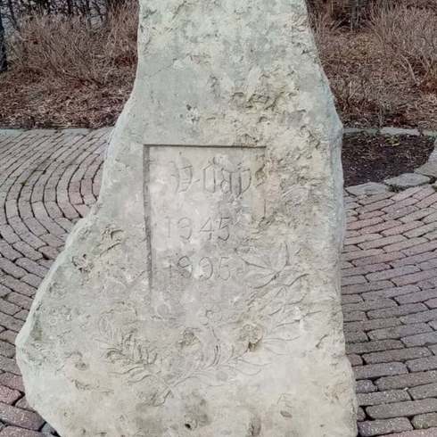 Stèle" V-DAY 1945-1995"